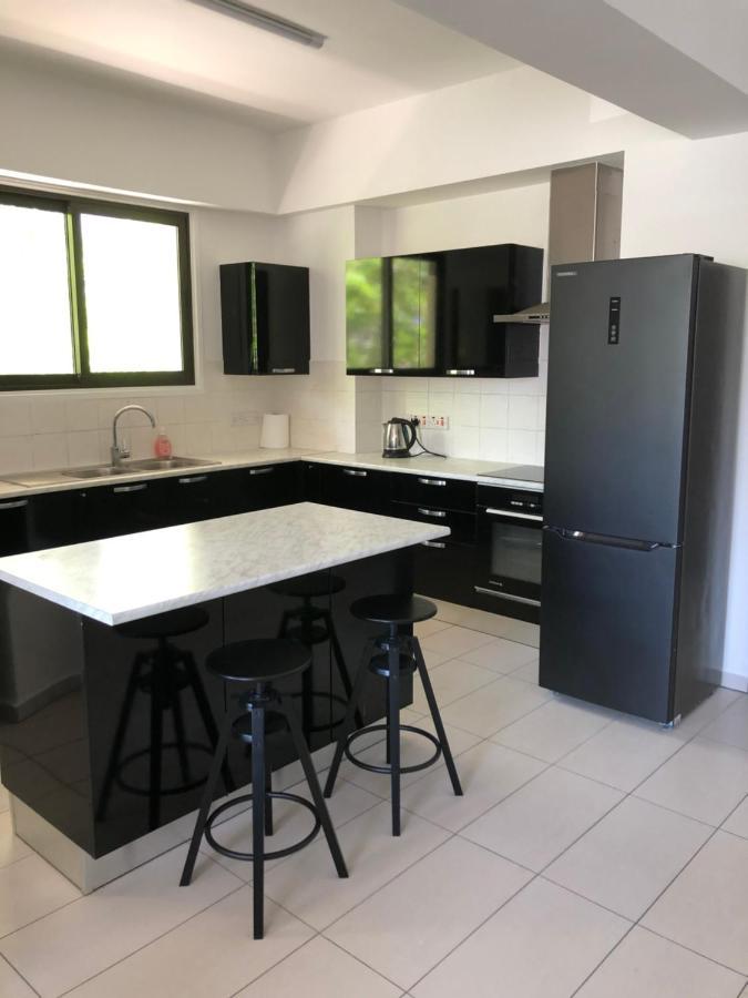 Modern Luxury Apartment In The Heart Of Nicosia Exterior photo